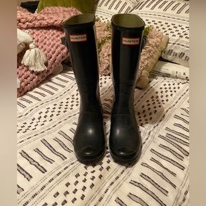 Hunter Women’s Original Tall Gloss Rain Boots